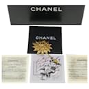 Broche CHANEL de metal dourado CC Auth 38119 - Chanel