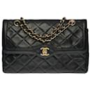 CLASSIC lined FLAP CROSSBODY BAG IN BLACK QUILTED LAMB LEATHER -100315 - Chanel
