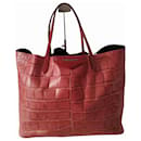 Bolsa de compras Givenchy Antigona em couro vermelho com estampa de crocodilo