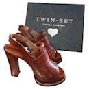 Cognac color shoe, wear only once, no wear points , heels of 12 cm, but great comfort because compensated shoes - Autre Marque