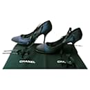 CHANEL Midnight blue satin pumps with black caps T41 IT very good condition - Chanel