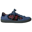 Gucci Ace Sneakers mit Blumenmuster aus blauem Leder