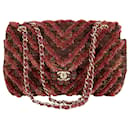 Bolso con solapa de tweed rojo de Chanel