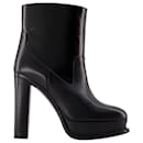 Botins - Alexander McQueen - Couro - Preto - Alexander Mcqueen