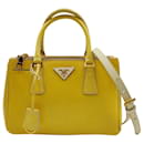 Prada Mini Galleria Tasche aus gelbem Lackleder