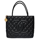 CHANEL MEDALLION TOTE BAG IN BLACK CAVIAR QUILTED LEATHER -100729 - Chanel