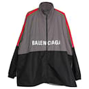 Giacca sportiva Balenciaga Shell con stampa logo in nylon grigio