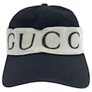 **Gorra negra Gucci