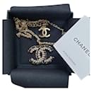 Chanel G22 Pendentif en métal doré CC Logo