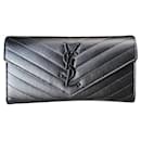 Magnifique et raffiné portefeuille Yves Saint Laurent en cuir texturé