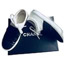Slip su scarpe da ginnastica in bianco e nero - Chanel
