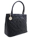 CHANEL Silver Medalhão Caviar Shoulder Bag Compras Tote Preto - Chanel