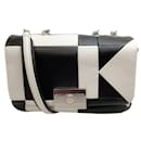 Calvin Klein 205W39NYC Schwarz / Weiße Billie-Überschlagtasche