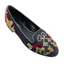 Dolce & Gabbana Franela Gris Terciopelo Floral con Zapatos Planos Clave