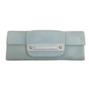 Bolso de mano con pliegues de becerro de pelo azul claro de Givenchy