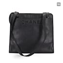 Borsa tote in pelle caviar con logo Chanel in ottime condizioni