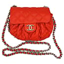 Corrente em torno da aba de couro vermelha pequena edição limitada - Chanel