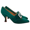 Sapatos Regency de veludo verde vintage Manolo Blahnik
