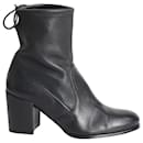 Bota cano curto Stuart Weitzman em couro preto