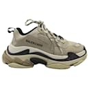 Balenciaga Triple S Sneakers aus beigem Polyester