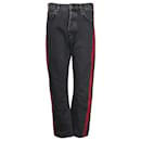 Calça jeans Balenciaga com detalhe de listras vermelhas em algodão preto