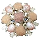 Chanel 12Broche de perlas artificiales P