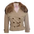 Juicy Couture, Beige jacket with ¾ sleeves, detachable fur collar and golden buttons in size S.