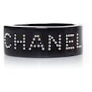 Chanel, Bracelet à fermoir clouté Coco Chanel