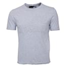 Adoro Moschino, T-shirt grigia con testo in rilievo.