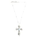 Dolce & Gabbana, collier avec croix en argent et pierres bleues.