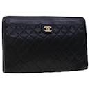 CHANEL Clutch Bag Lammfell Schwarz CC Auth am4611 - Chanel