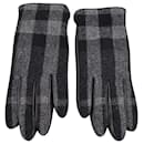 Burberry Plaid Gloves in Grey Wool and Leather