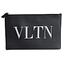 Valentino Garavani Große VLTN-Dokumententasche aus schwarzem Leder