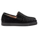 Christian Louboutin Roller Boat Spiked Slip-On-Sneaker aus schwarzem Wildleder