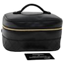 CHANEL Vanity Cosmetic Pouch Lamb Skin Black CC Auth 49400a - Chanel