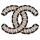 NEW CHANEL BROOCH CC LOGO STRASS AND INTERLACE LEATHER METAL STEEL GOLD BROOCH NEW - Chanel