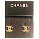 Magníficos pequenos brincos clássicos Chanel