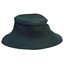 Chapéu bucket cinza com pequeno detalhe de logotipo bordado - Hermès