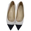 Chanel Zapatos planos de tela beige con punta puntiaguda