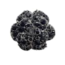 Chanel Black CC Logo Strass verzierte Metall-Strass-Ruthenium-Kamelien-Brosche