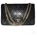 Chanel Black Leather vintage Medium lined Flap Bag