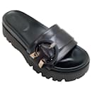 Flache Maiti-Sandalen aus schwarzem Leder von Jimmy Choo
