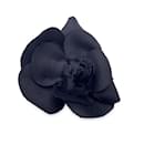 Vintage Brosche mit schwarzen Blumen aus Seide, Kamelie - Chanel