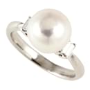 [LuxUness] Anillo de metal con anillo de perlas y diamantes de platino en excelentes condiciones - & Other Stories