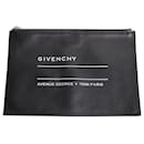 Givenchy Adresstasche aus schwarzem Leder