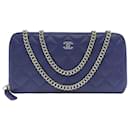 Chanel-Geldbörse mit Kette in zeitlosem Blau
