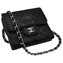 Cartera Chanel con cadena Timeless cuero negro, abertura forrada, CC, crossbody, VENDIMIA