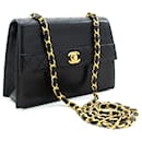 Bolso de hombro pequeño con cadena CHANEL Piel de cordero con solapa única acolchada negra - Chanel