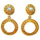 Pendientes tipo araña bañados en oro con perlas de cristal vertidas - Chanel