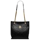 Chanel Schwarze Einkaufstasche aus Kalbsleder mit CC-Fronttasche